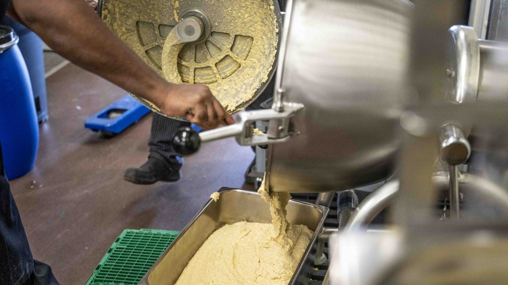 Baechlihof Manufaktur Hummus Produktion