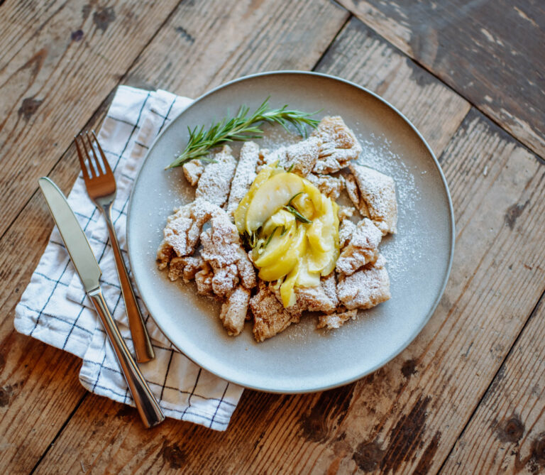 Veganer Kaiserschmarrn mit Apfelkompott