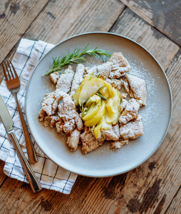 Veganer Kaiserschmarrn mit Apfelkompott