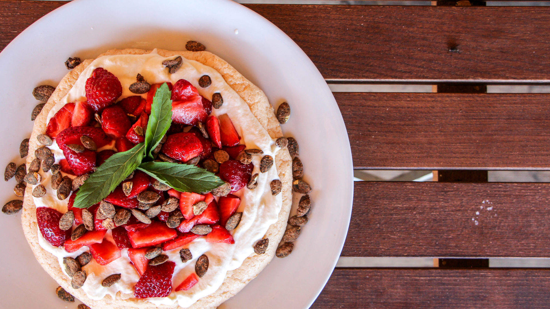 FeldFood Rezept N°23: Pavlova mit Erdbeeren