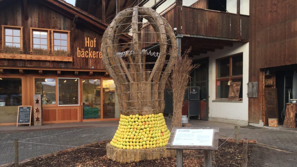 Glühbirne Stroh Apfel