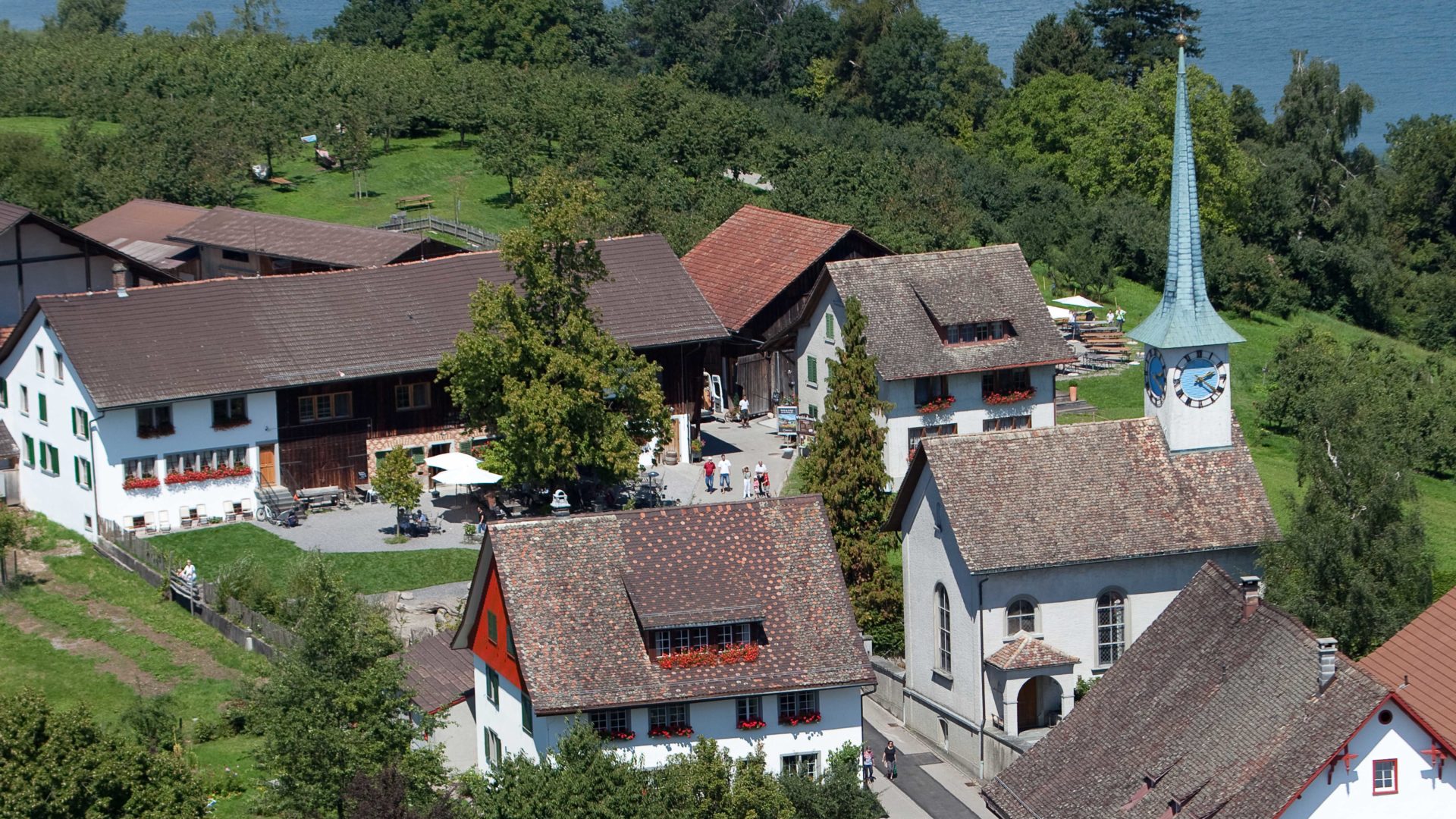 Kirche Seegraeben Luftaufnahme