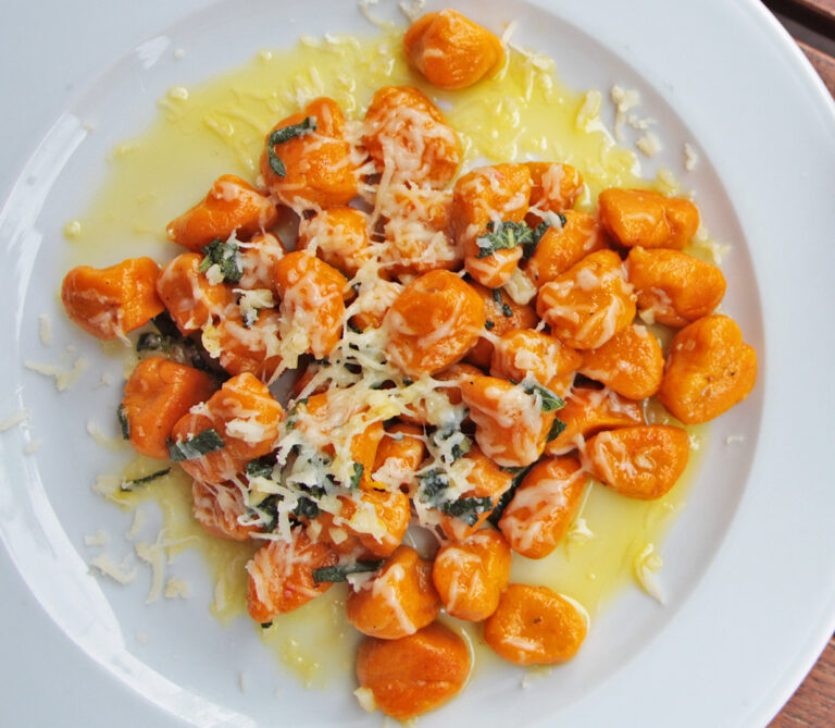 Kürbisgnocchi und oranger Knirps