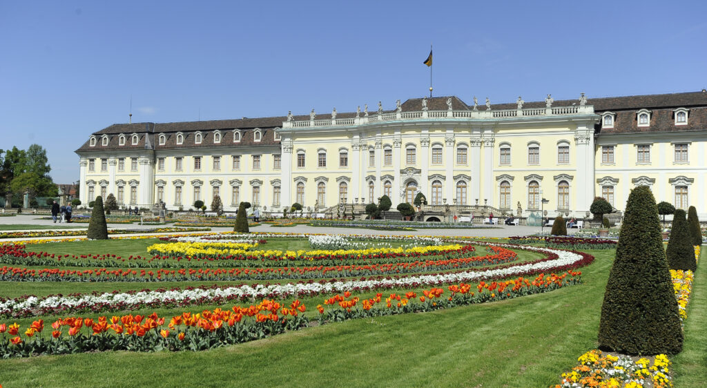 Die grösste Kürbisausstellung der Welt findet jedes Jahr im Blühenden Barock in Ludwigsburg statt, durchgeführt von Jucker Farm.