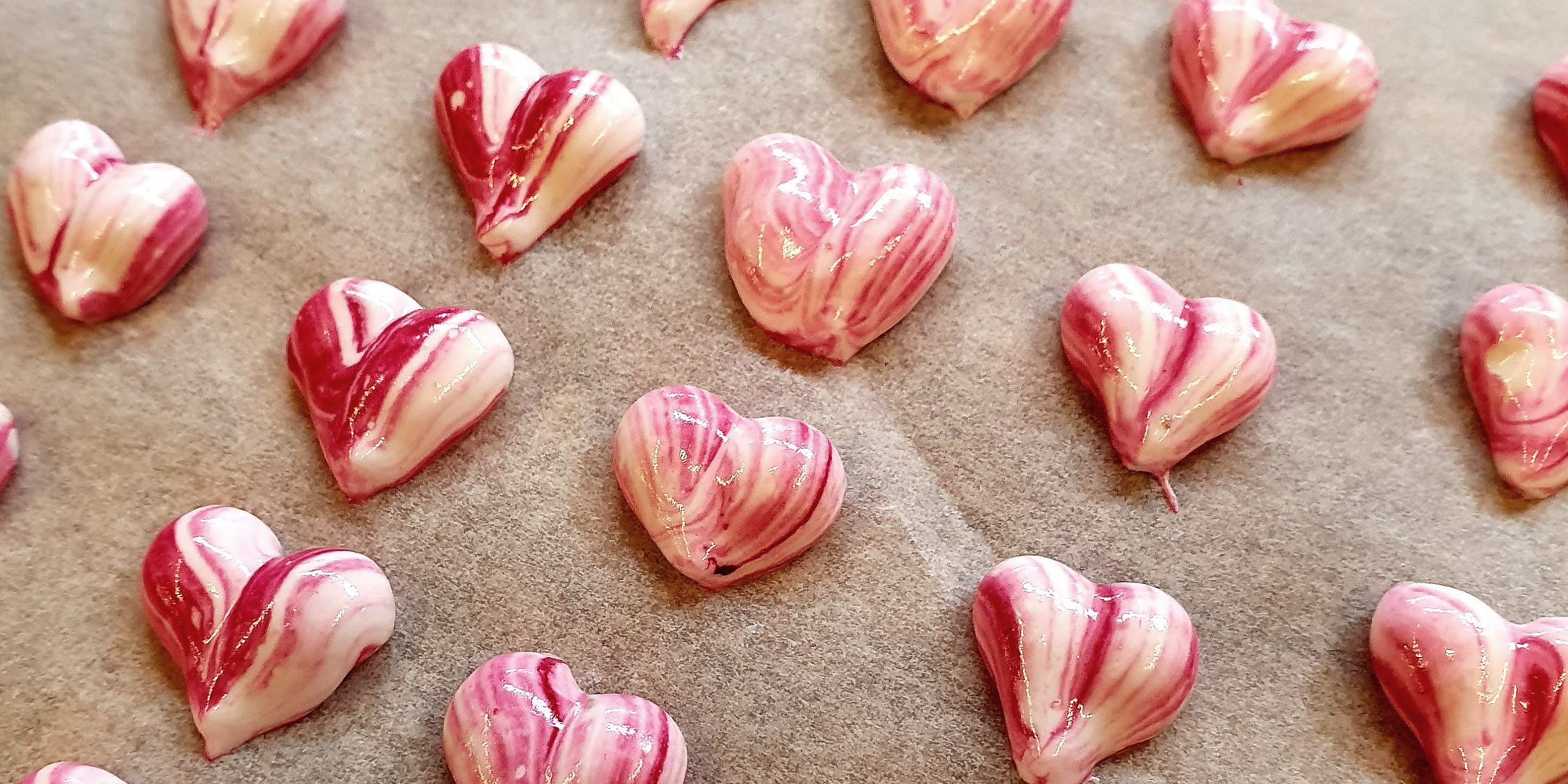 Meringues Herzli Die Meringues-Herzli von Fabienne kamen auf verschiedene feine Desserts im HofRestaurant...