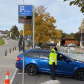 Parkplatz Einweisung Seegräben