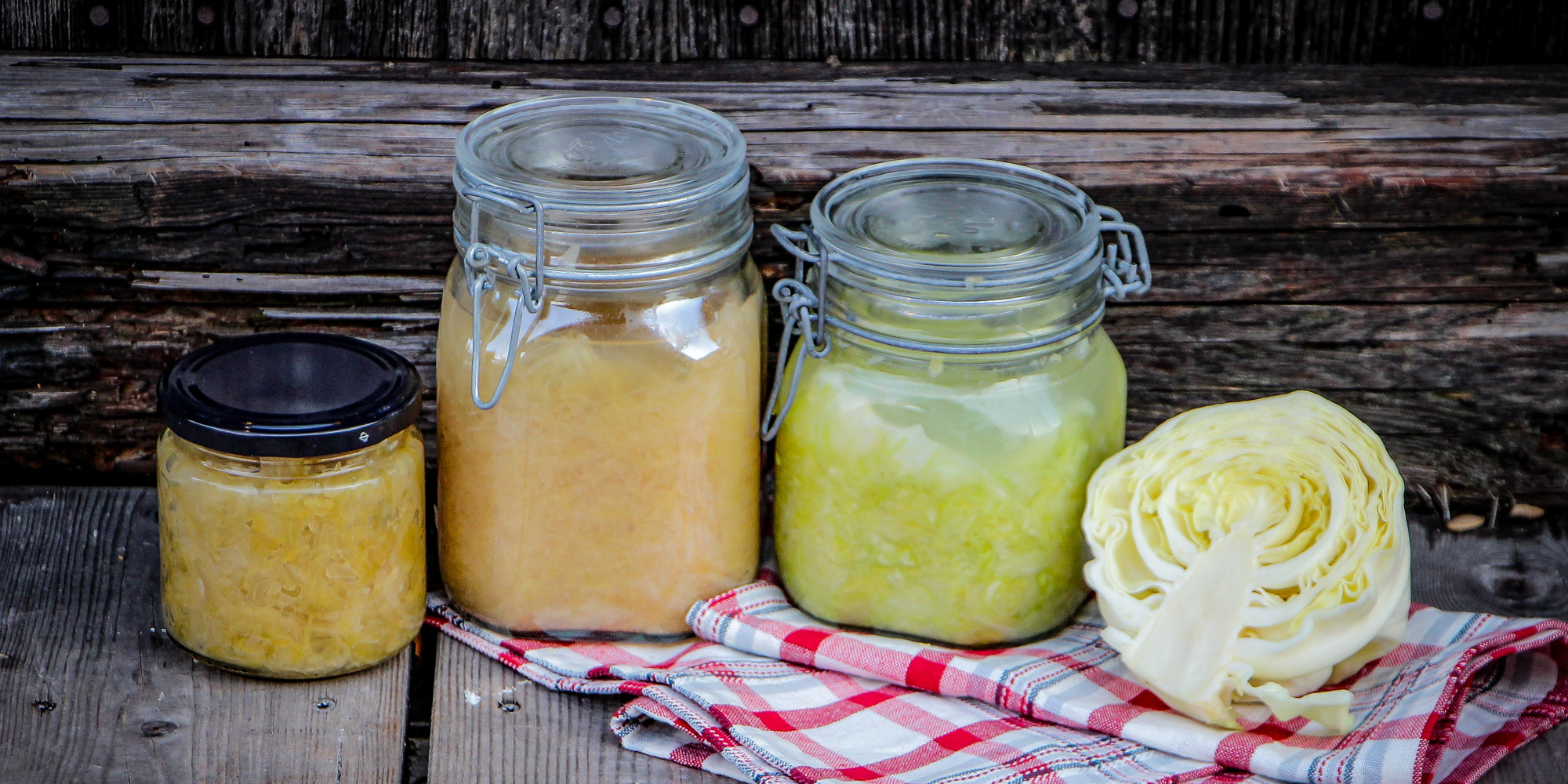 verschiedene Sauerkraut-Gläser