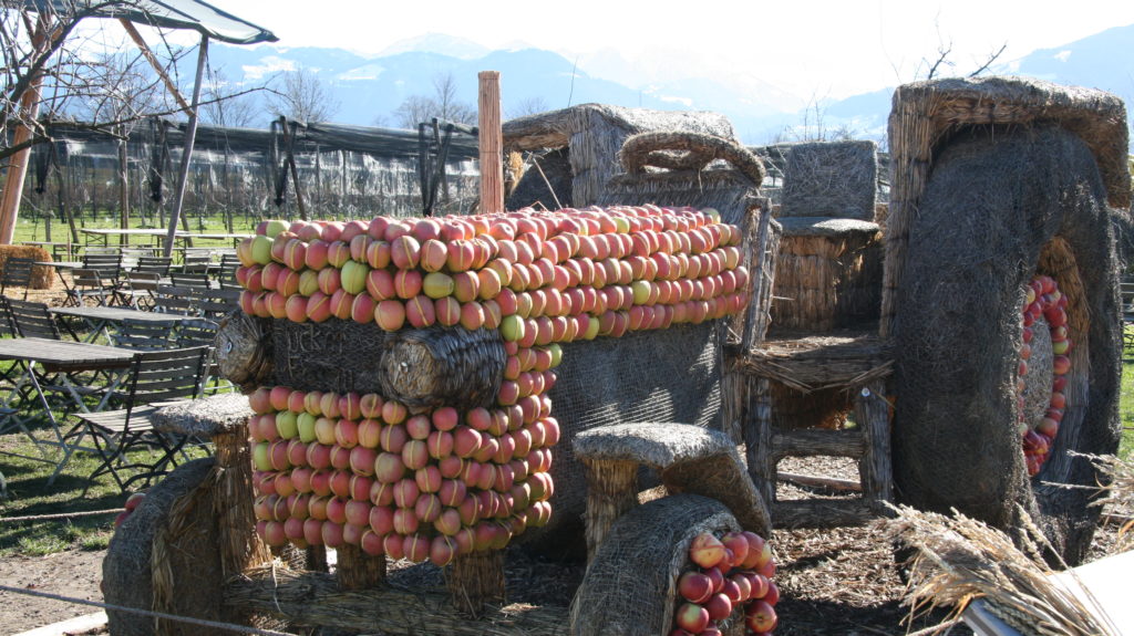 Stroh Apfel Traktor