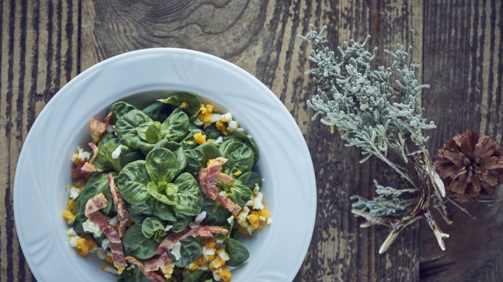 Weihnachtsfeier Verpflegung Nüsslisalat