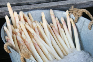 Weissspargel auf Eis