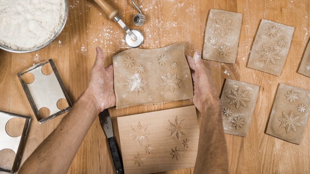 Biber-Teig zuschneiden