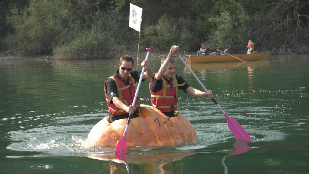 Beat und Martin Jucker im Kürbis Kanu