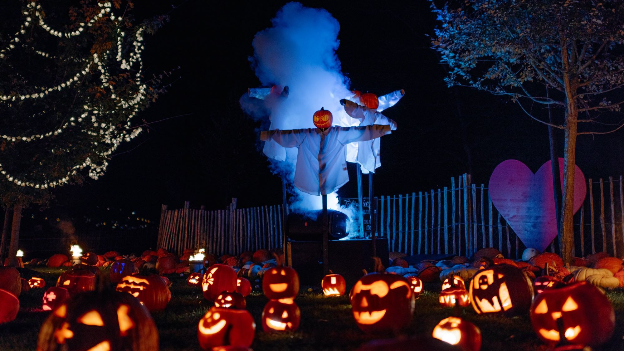 JuckerFarm Event PumpkinLightNight 64 Halloween Laternen beleuchtet