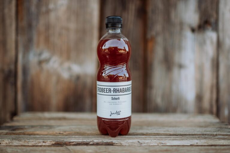 Jucker Farm Erdbeer Rhabarber Schorli